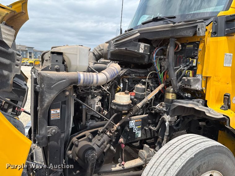 image for item EJ4590 2019 Kenworth T680 semi truck