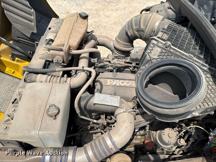 image for item EJ4590 2019 Kenworth T680 semi truck