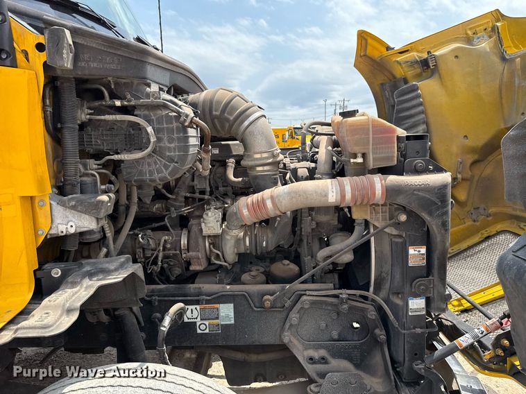 image for item EJ4590 2019 Kenworth T680 semi truck