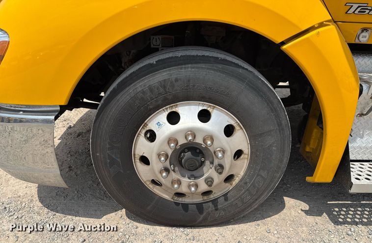 image for item EJ4590 2019 Kenworth T680 semi truck