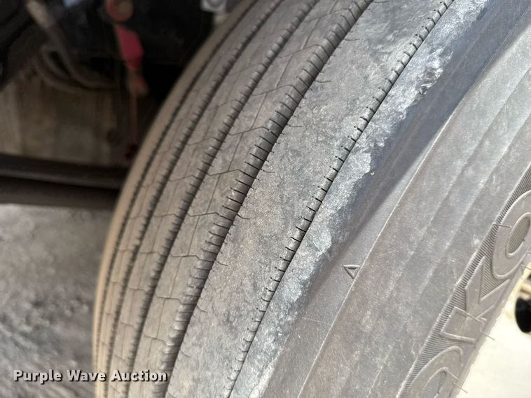 image for item EJ4590 2019 Kenworth T680 semi truck