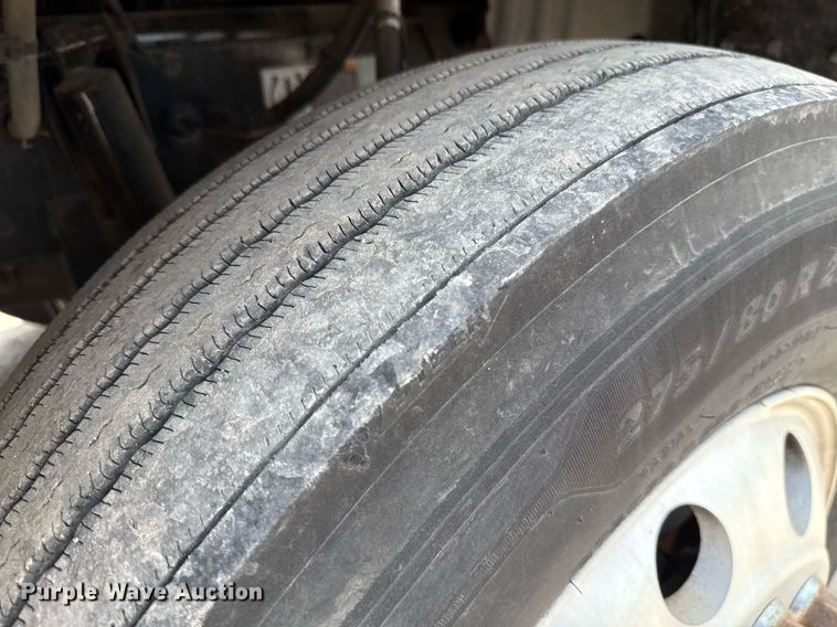 image for item EJ4590 2019 Kenworth T680 semi truck