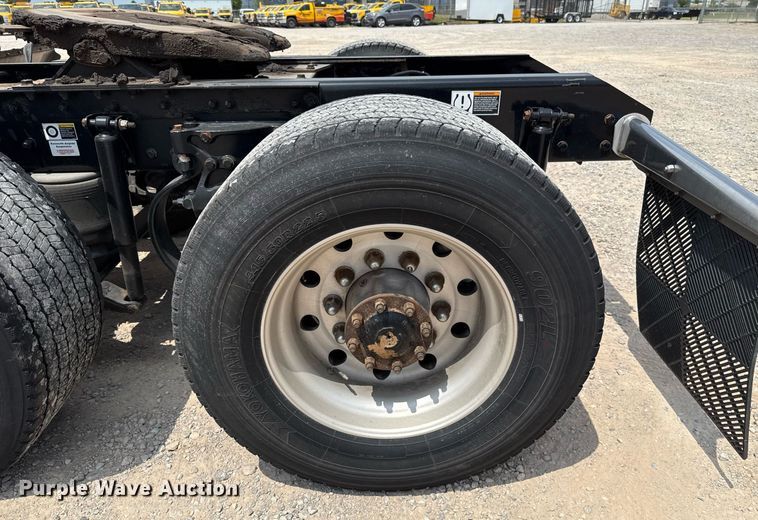 image for item EJ4590 2019 Kenworth T680 semi truck