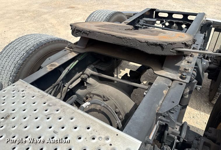 image for item EJ4591 2021 Freightliner Cascadia 126 semi truck