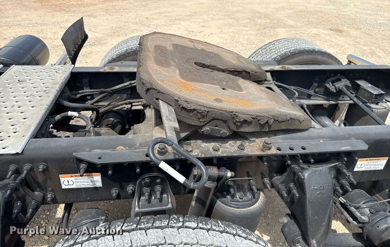 image for item EJ4591 2021 Freightliner Cascadia 126 semi truck