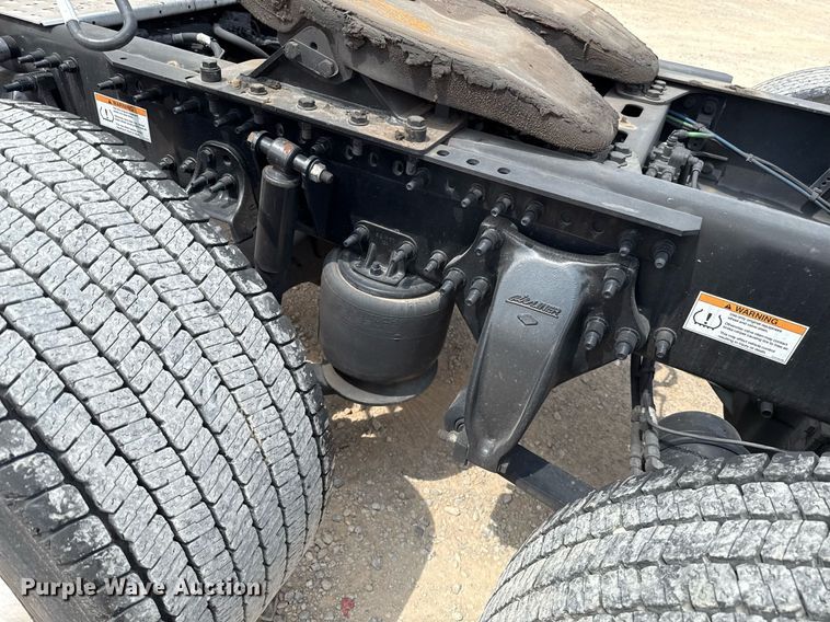 image for item EJ4591 2021 Freightliner Cascadia 126 semi truck