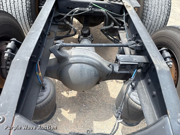 image for item EJ4591 2021 Freightliner Cascadia 126 semi truck