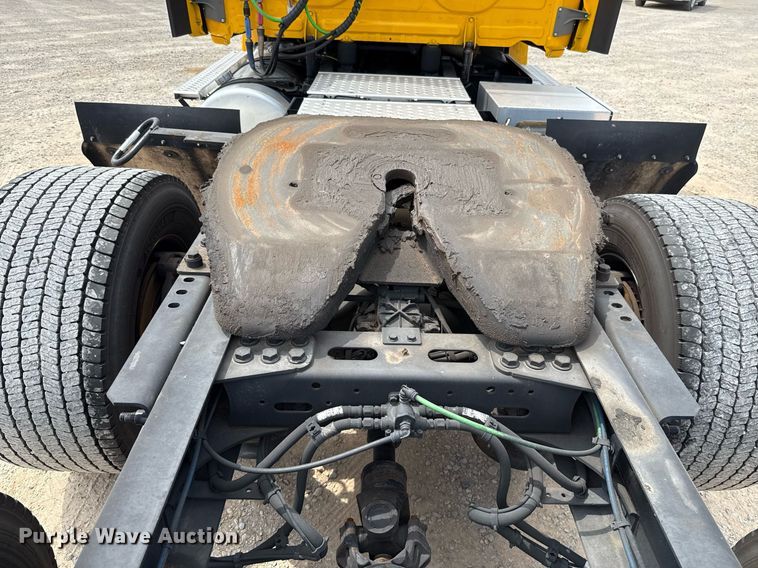 image for item EJ4591 2021 Freightliner Cascadia 126 semi truck