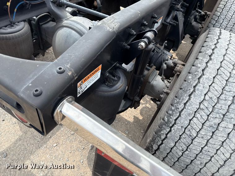 image for item EJ4591 2021 Freightliner Cascadia 126 semi truck