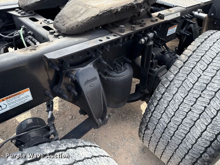 image for item EJ4591 2021 Freightliner Cascadia 126 semi truck