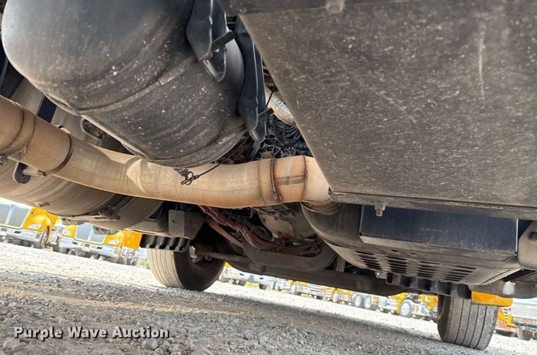 image for item EJ4591 2021 Freightliner Cascadia 126 semi truck