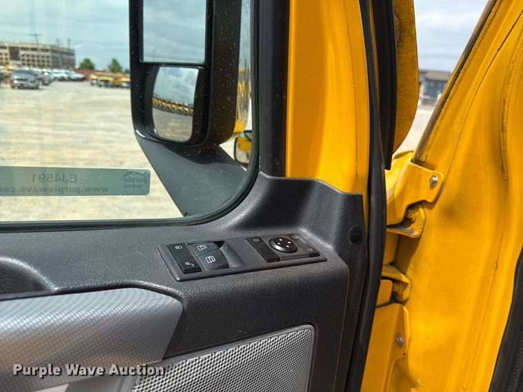 image for item EJ4591 2021 Freightliner Cascadia 126 semi truck