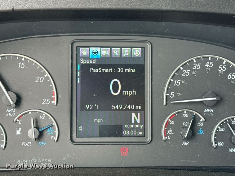 image for item EJ4591 2021 Freightliner Cascadia 126 semi truck