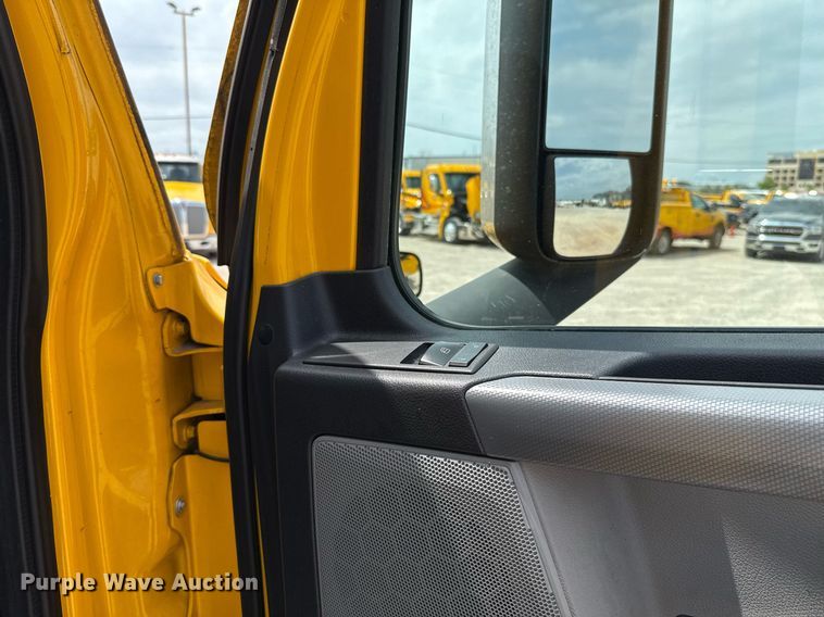 image for item EJ4591 2021 Freightliner Cascadia 126 semi truck