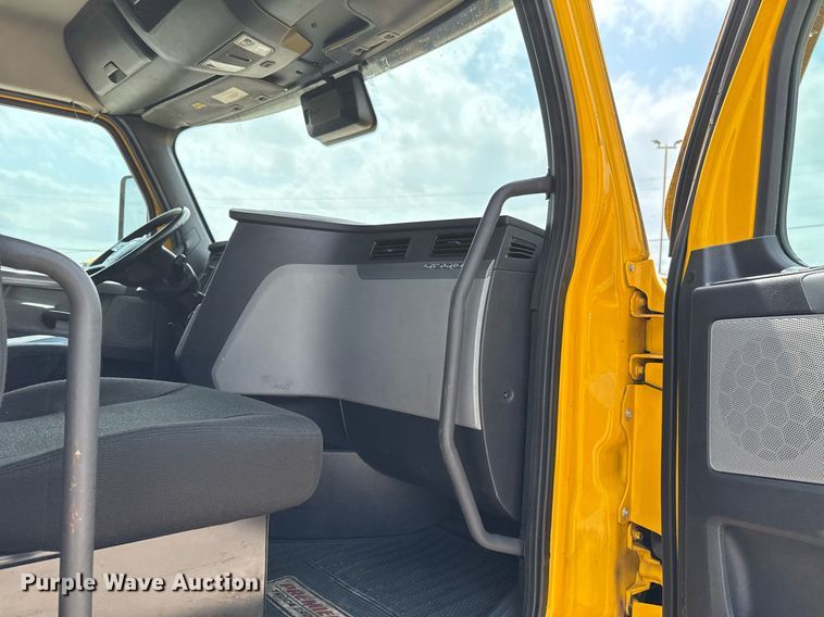 image for item EJ4591 2021 Freightliner Cascadia 126 semi truck