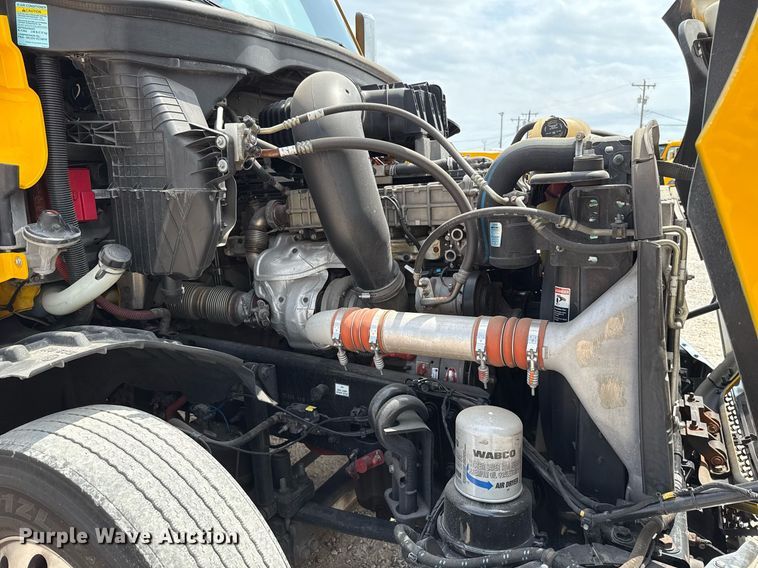 image for item EJ4591 2021 Freightliner Cascadia 126 semi truck