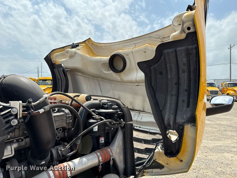 image for item EJ4591 2021 Freightliner Cascadia 126 semi truck