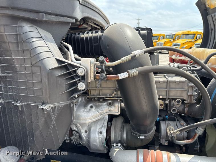 image for item EJ4591 2021 Freightliner Cascadia 126 semi truck