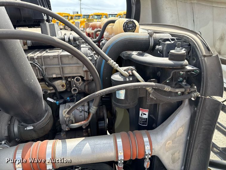 image for item EJ4591 2021 Freightliner Cascadia 126 semi truck