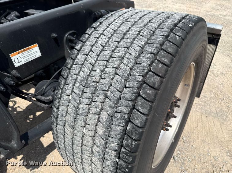 image for item EJ4591 2021 Freightliner Cascadia 126 semi truck