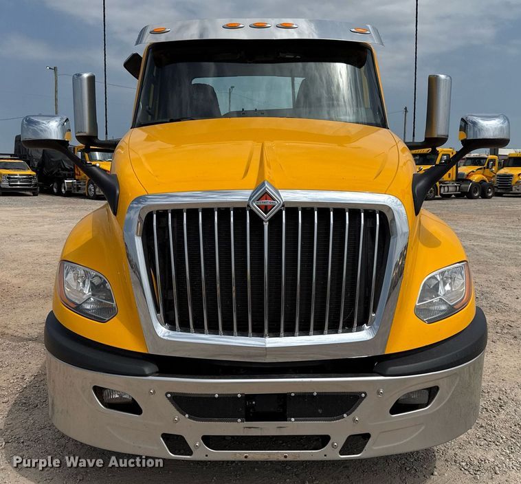 image for item EJ4592 2021 International LT625 semi truck