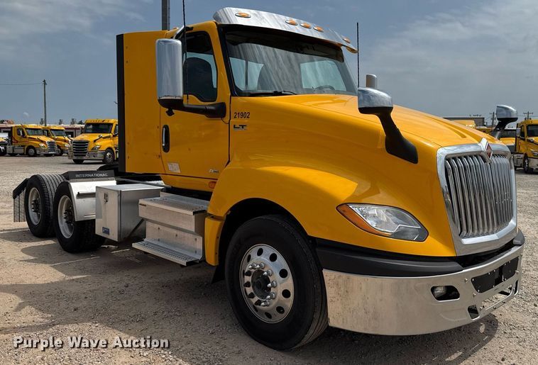 image for item EJ4592 2021 International LT625 semi truck