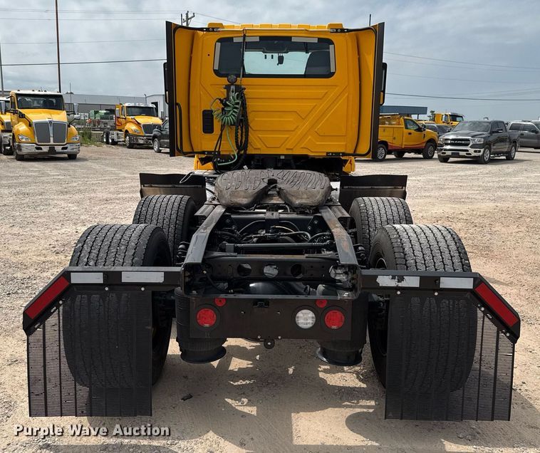 image for item EJ4592 2021 International LT625 semi truck