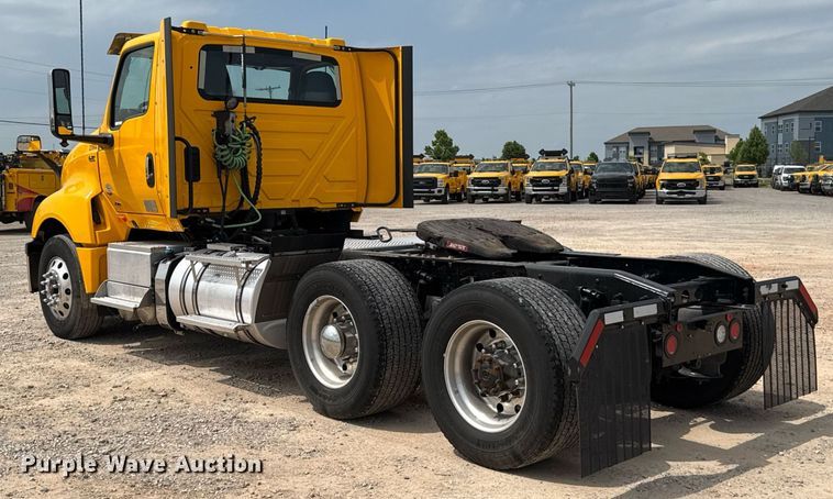 image for item EJ4592 2021 International LT625 semi truck