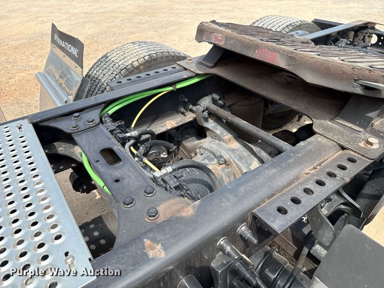 image for item EJ4592 2021 International LT625 semi truck