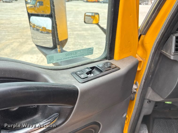 image for item EJ4592 2021 International LT625 semi truck