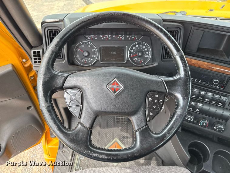 image for item EJ4592 2021 International LT625 semi truck