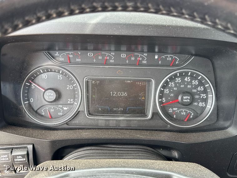 image for item EJ4592 2021 International LT625 semi truck