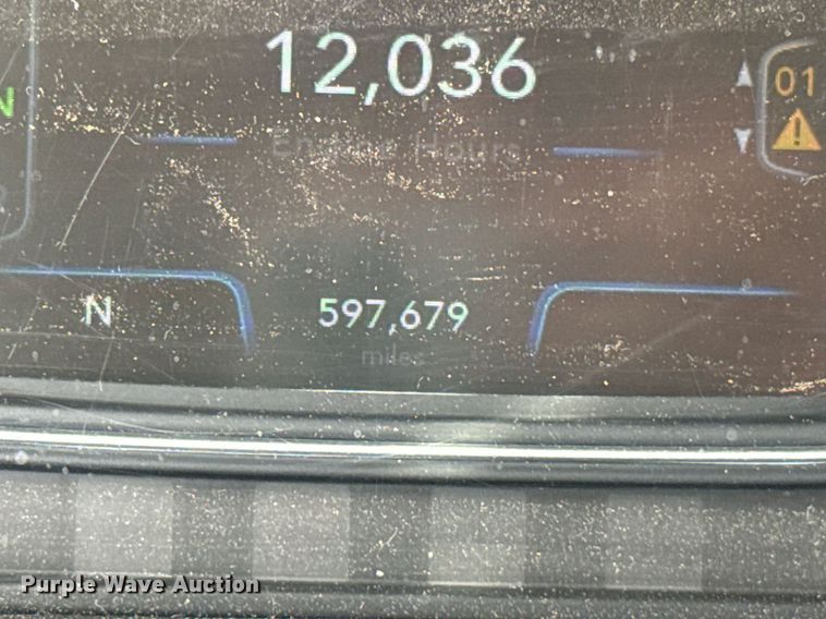 image for item EJ4592 2021 International LT625 semi truck