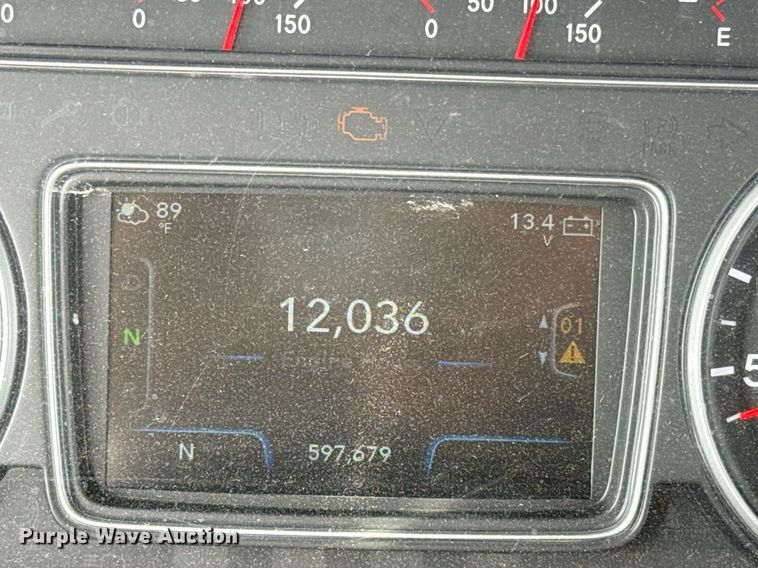 image for item EJ4592 2021 International LT625 semi truck