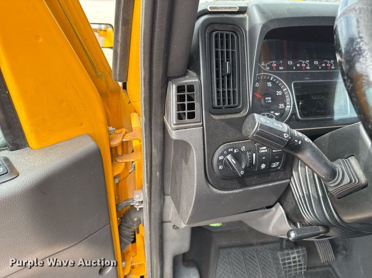 image for item EJ4592 2021 International LT625 semi truck