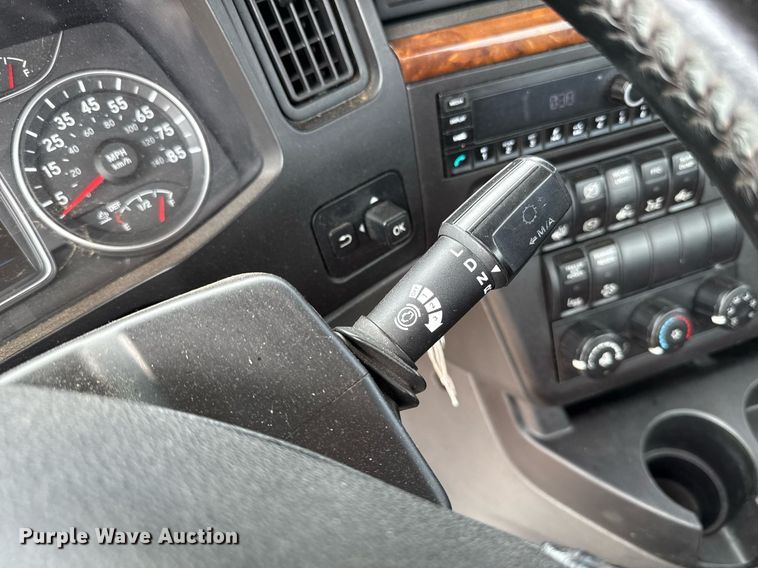 image for item EJ4592 2021 International LT625 semi truck