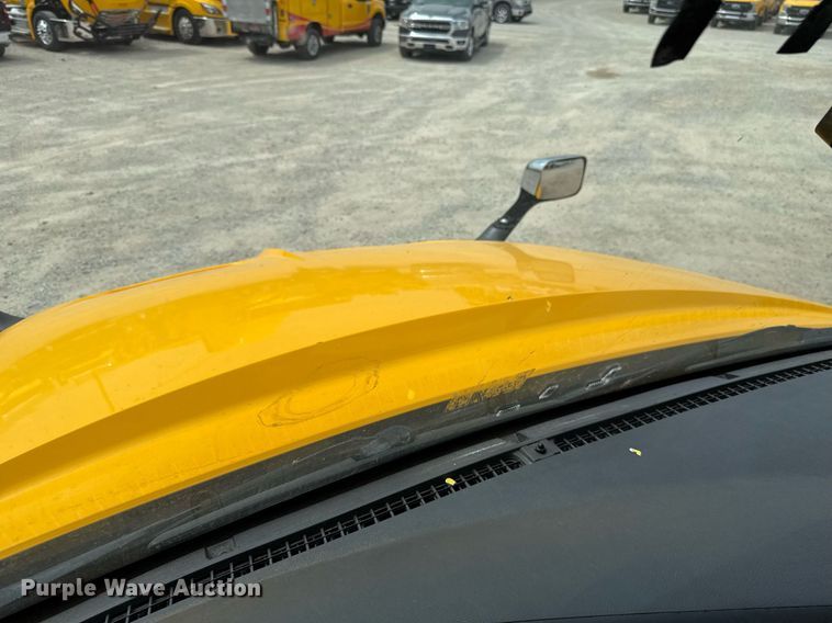 image for item EJ4592 2021 International LT625 semi truck