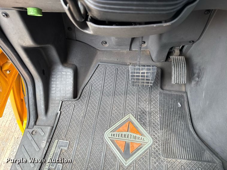 image for item EJ4592 2021 International LT625 semi truck