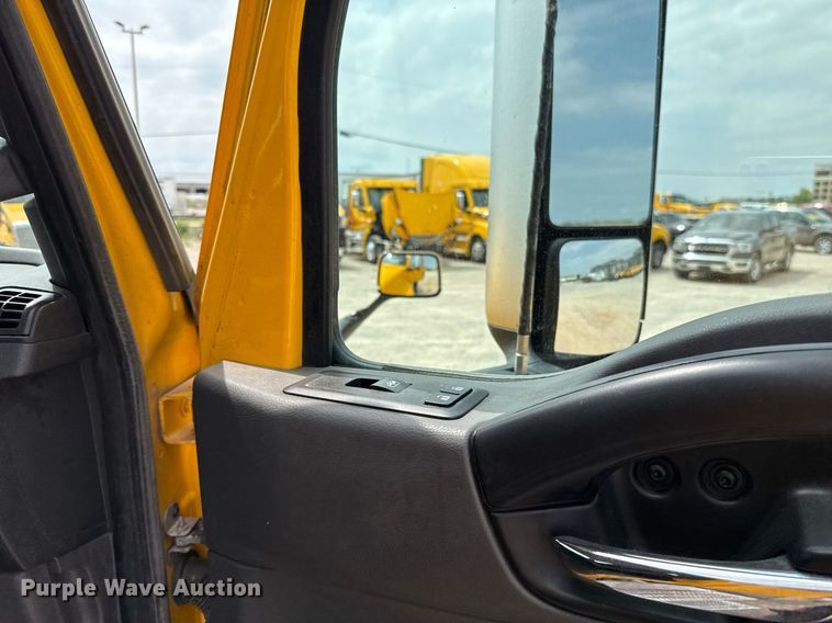 image for item EJ4592 2021 International LT625 semi truck