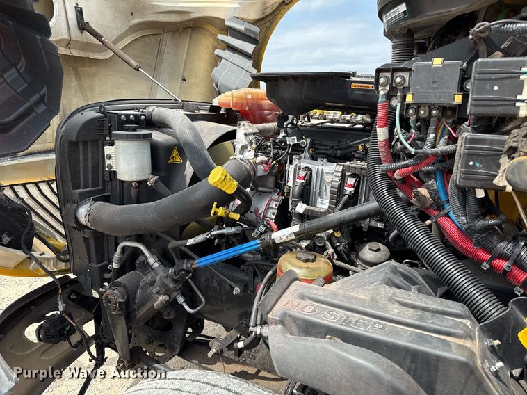 image for item EJ4592 2021 International LT625 semi truck