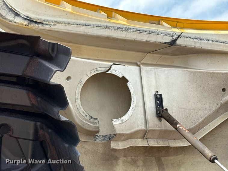 image for item EJ4592 2021 International LT625 semi truck