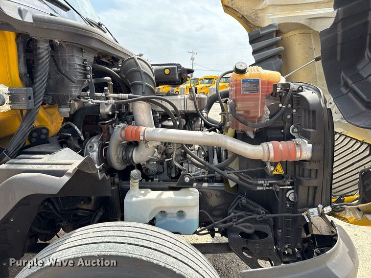 image for item EJ4592 2021 International LT625 semi truck