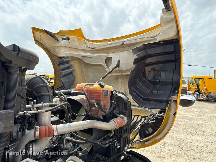 image for item EJ4592 2021 International LT625 semi truck