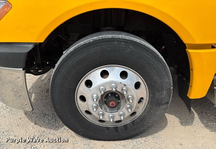 image for item EJ4592 2021 International LT625 semi truck