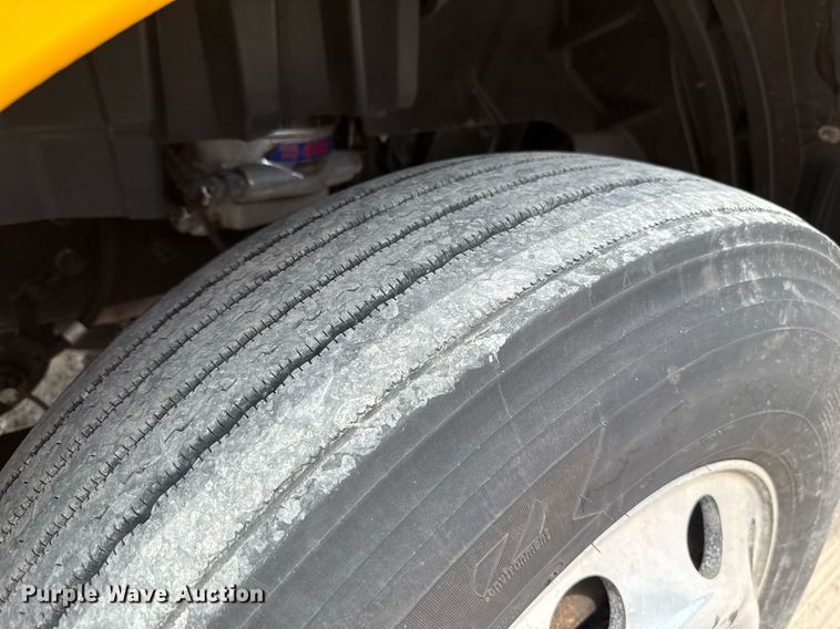 image for item EJ4592 2021 International LT625 semi truck