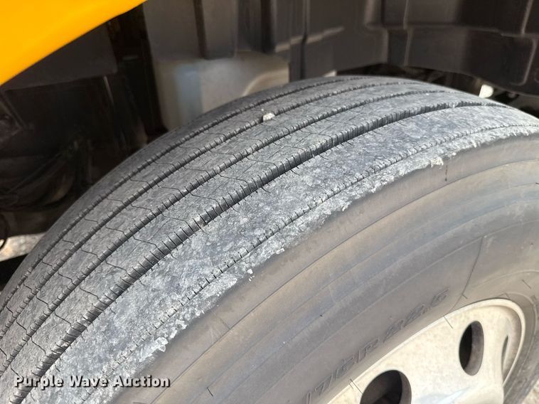 image for item EJ4592 2021 International LT625 semi truck