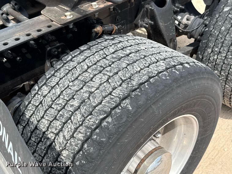 image for item EJ4592 2021 International LT625 semi truck