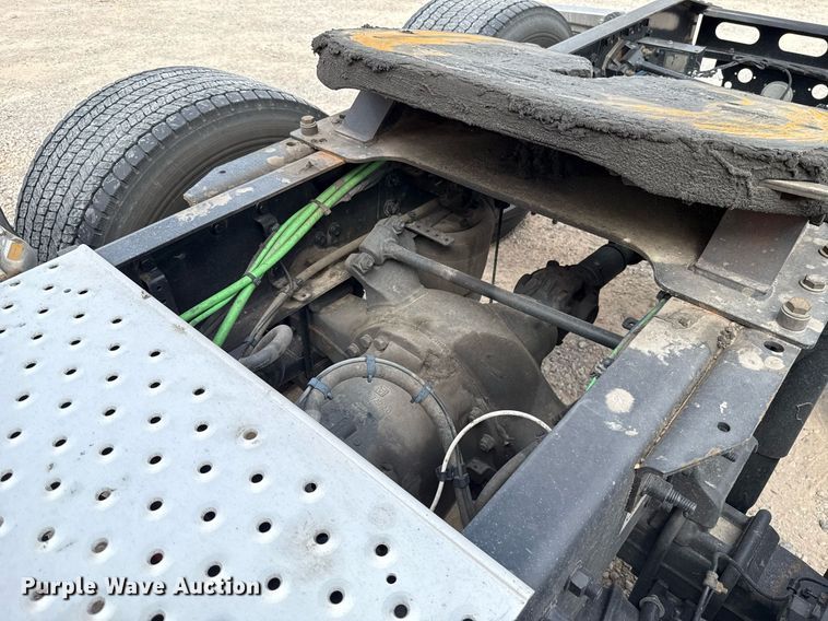 image for item EJ4593 2021 Freightliner Cascadia 126 semi truck