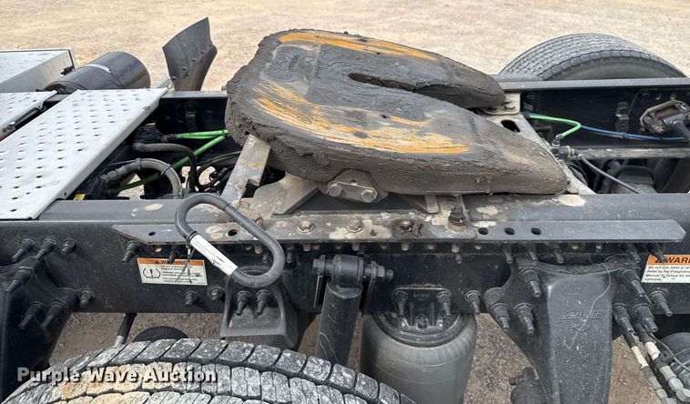 image for item EJ4593 2021 Freightliner Cascadia 126 semi truck