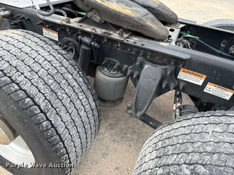 image for item EJ4593 2021 Freightliner Cascadia 126 semi truck